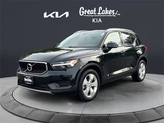 2019 Volvo XC40 Momentum AWD photo