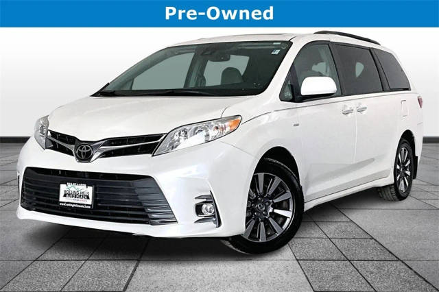 2018 Toyota Sienna XLE AWD photo