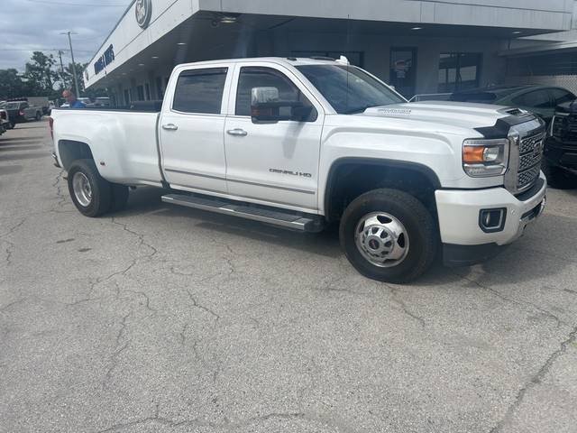 2018 GMC Sierra 3500HD Denali 4WD photo