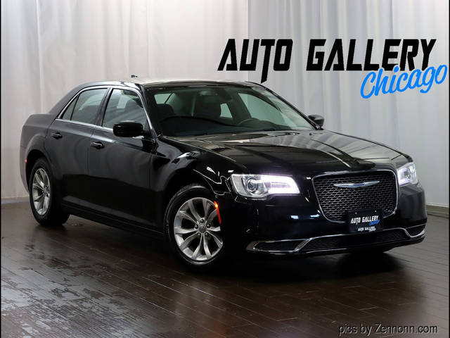 2018 Chrysler 300 Touring RWD photo