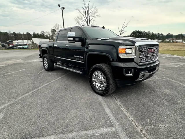 2018 GMC Sierra 2500HD Denali 4WD photo
