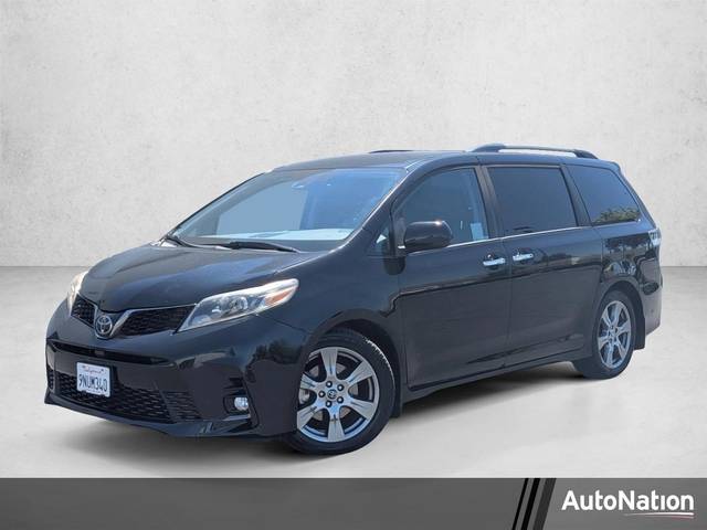 2018 Toyota Sienna SE FWD photo