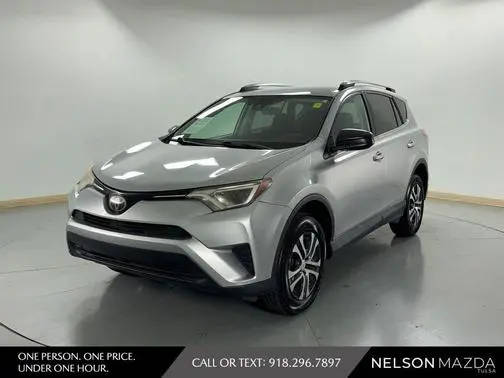 2017 Toyota RAV4 LE FWD photo