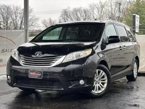 2015 Toyota Sienna XLE FWD photo