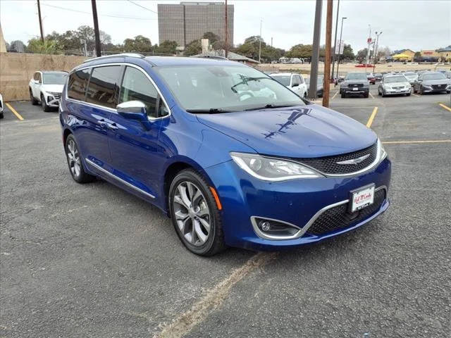 2018 Chrysler Pacifica Minivan Limited FWD photo