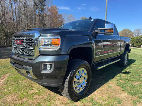 2018 GMC Sierra 2500HD Denali 4WD photo