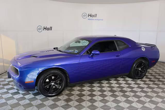 2018 Dodge Challenger SXT RWD photo