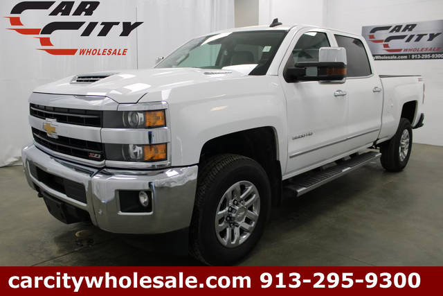 2018 Chevrolet Silverado 3500HD LTZ 4WD photo
