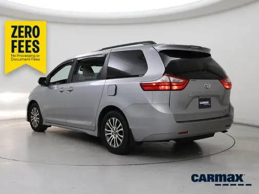 2018 Toyota Sienna XLE FWD photo
