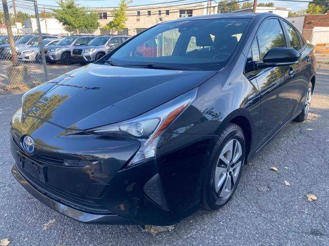 2018 Toyota Prius Three FWD photo