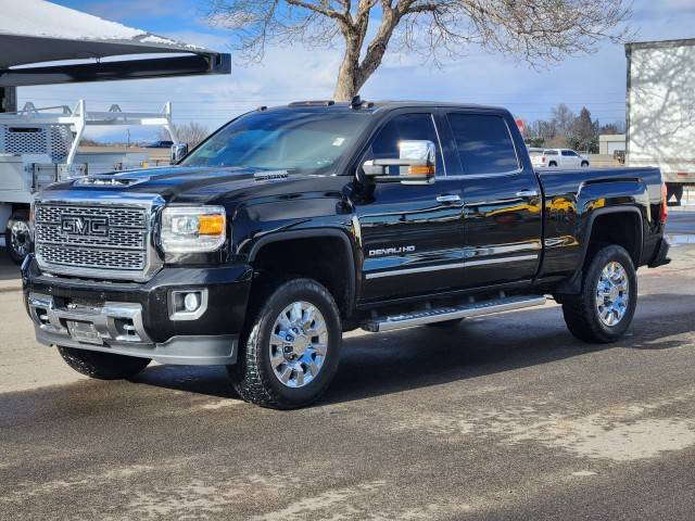 2018 GMC Sierra 2500HD Denali 4WD photo
