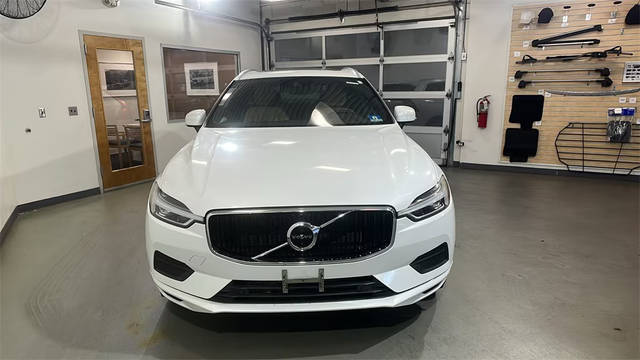 2018 Volvo XC60 Momentum AWD photo