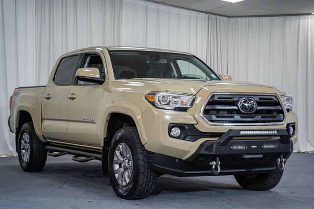 2018 Toyota Tacoma SR5 4WD photo