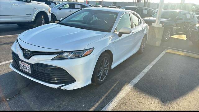 2018 Toyota Camry Hybrid LE FWD photo