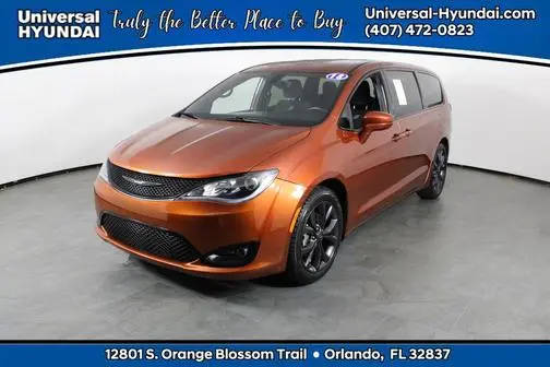 2018 Chrysler Pacifica Minivan Touring Plus FWD photo