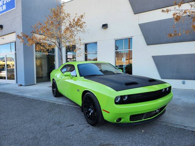 2015 Dodge Challenger R/T RWD photo