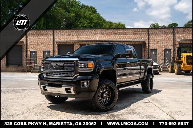 2018 GMC Sierra 2500HD Denali 4WD photo