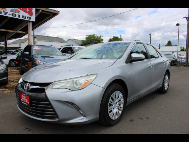 2015 Toyota Camry LE FWD photo