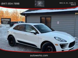 2018 Porsche Macan  AWD photo