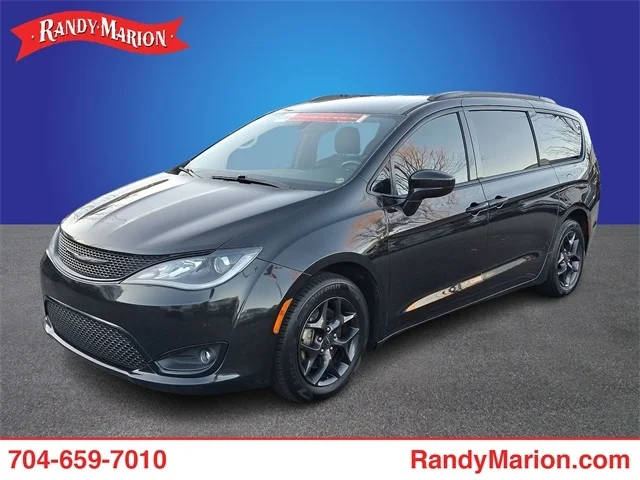 2018 Chrysler Pacifica Minivan Touring L Plus FWD photo