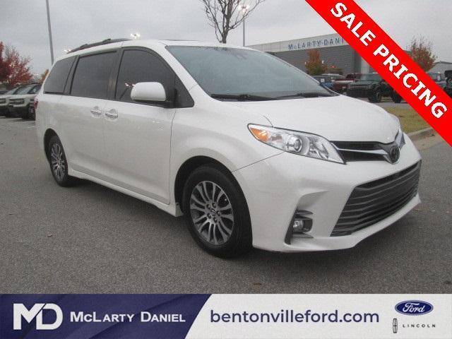 2018 Toyota Sienna XLE FWD photo