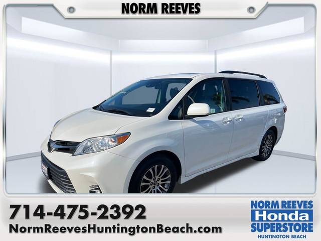 2018 Toyota Sienna XLE FWD photo
