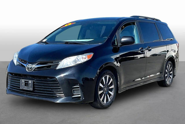 2018 Toyota Sienna LE AWD photo