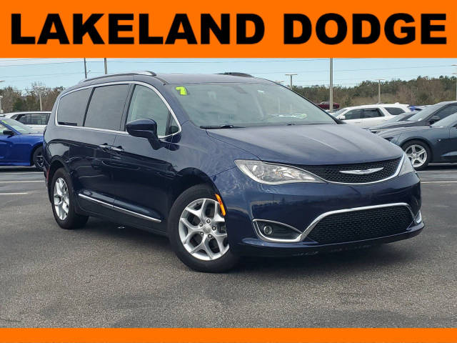 2017 Chrysler Pacifica Minivan Touring-L Plus FWD photo