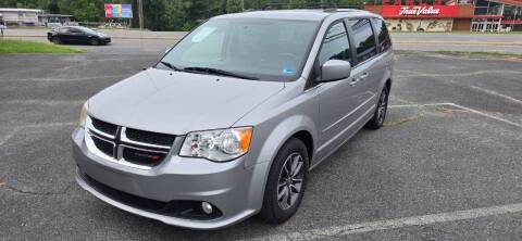 2017 Dodge Grand Caravan SXT FWD photo