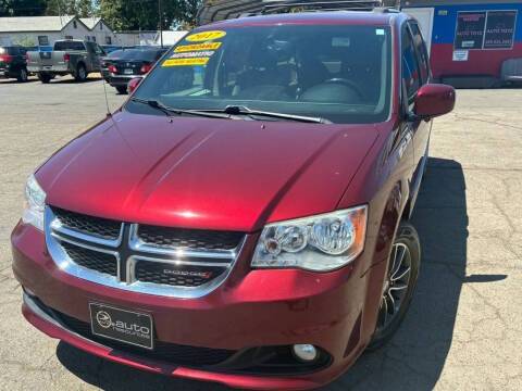 2017 Dodge Grand Caravan SXT FWD photo