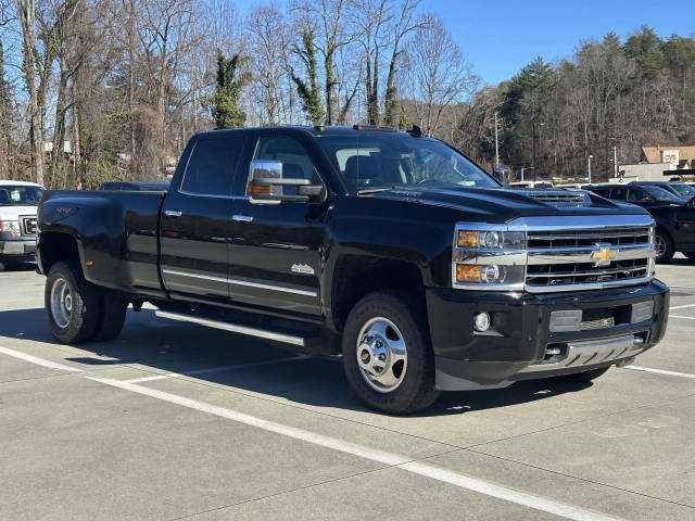 2018 Chevrolet Silverado 3500HD High Country 4WD photo