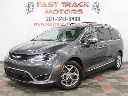 2018 Chrysler Pacifica Minivan Limited FWD photo