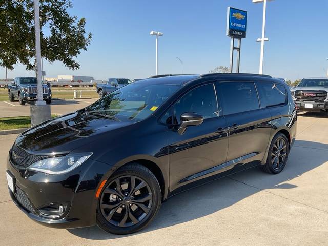 2018 Chrysler Pacifica Minivan Limited FWD photo