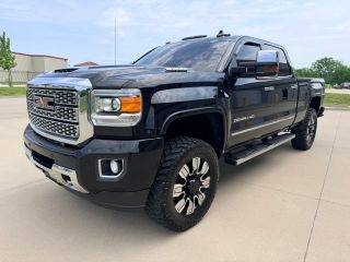 2018 GMC Sierra 2500HD Denali 4WD photo