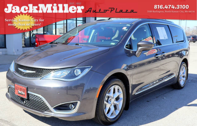 2018 Chrysler Pacifica Minivan Touring L FWD photo