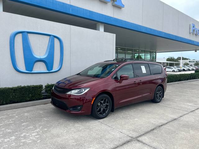 2018 Chrysler Pacifica Minivan Limited FWD photo