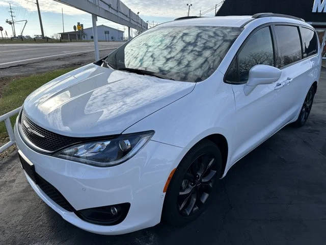 2018 Chrysler Pacifica Minivan Touring L FWD photo