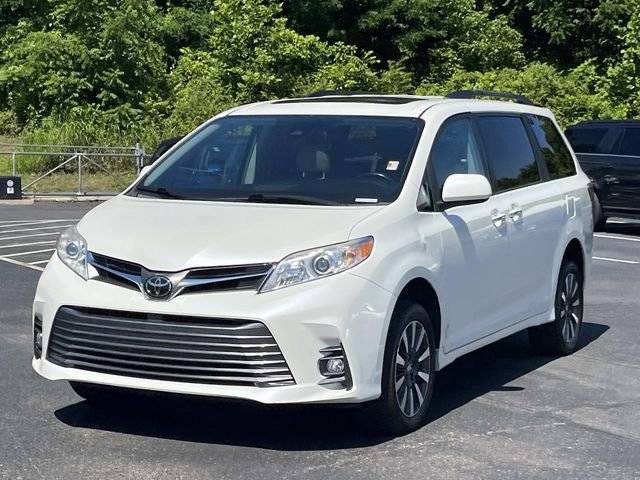 2018 Toyota Sienna XLE Premium AWD photo