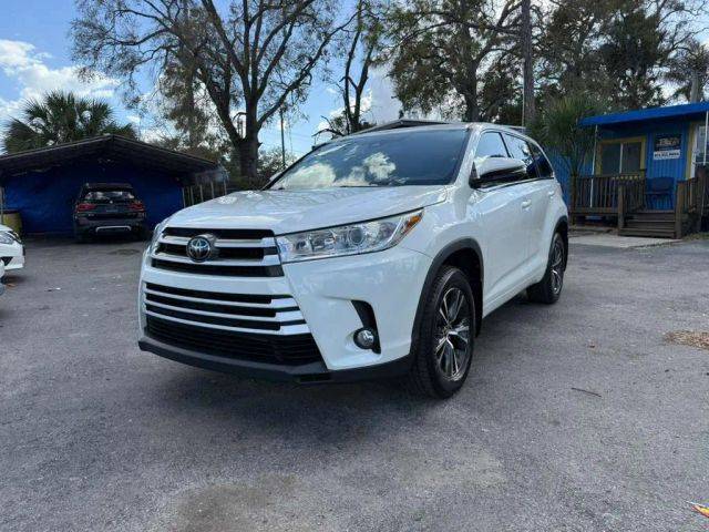 2018 Toyota Highlander LE Plus FWD photo