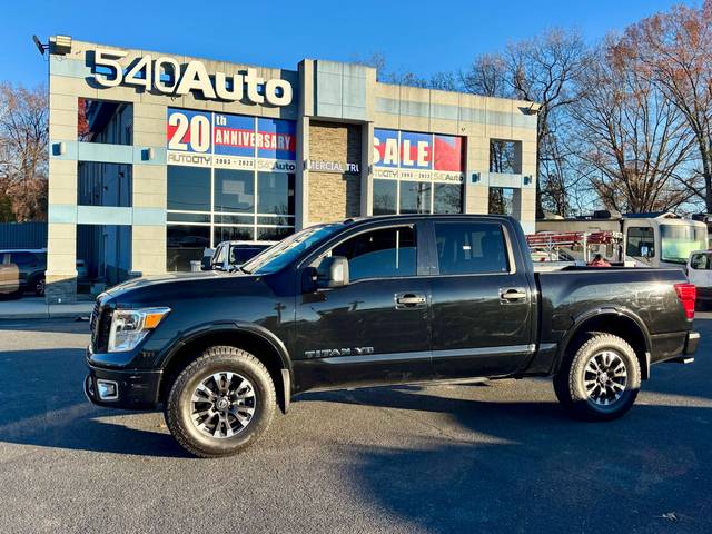 2018 Nissan Titan PRO-4X 4WD photo