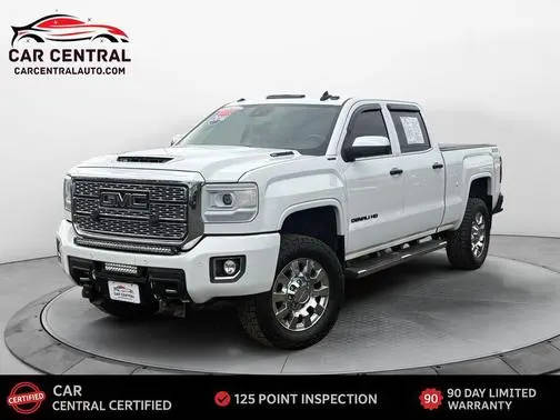 2018 GMC Sierra 2500HD Denali 4WD photo
