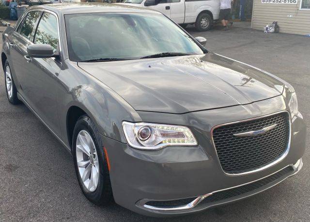 2018 Chrysler 300 Touring RWD photo