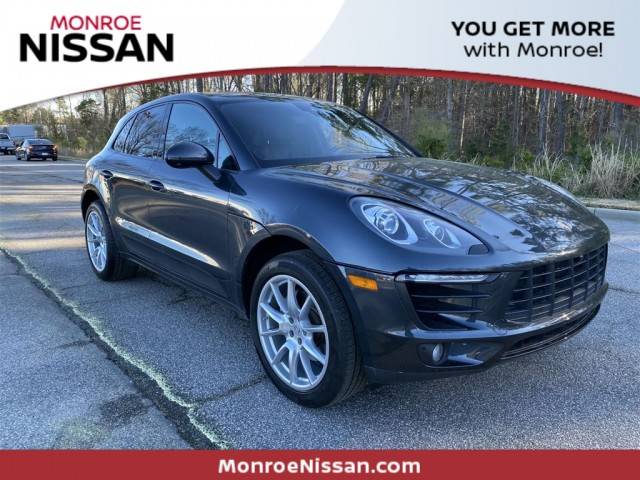 2018 Porsche Macan  AWD photo