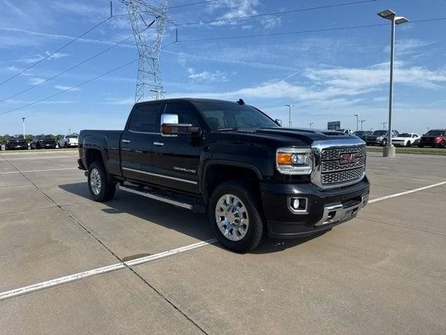 2018 GMC Sierra 2500HD Denali 4WD photo