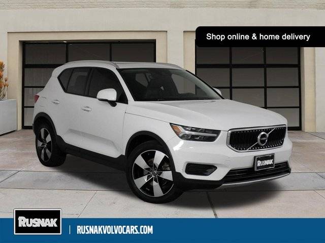 2019 Volvo XC40 Momentum AWD photo