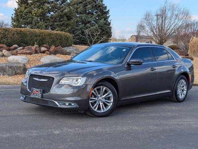 2018 Chrysler 300 Touring RWD photo
