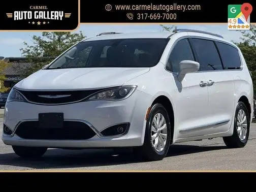 2018 Chrysler Pacifica Minivan Touring L FWD photo