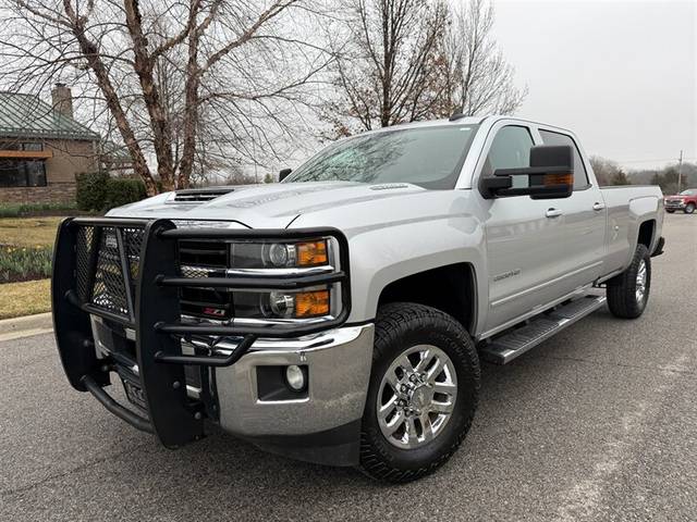 2018 Chevrolet Silverado 2500HD LT 4WD photo