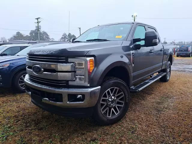 2018 Ford F-250 Super Duty LARIAT 4WD photo