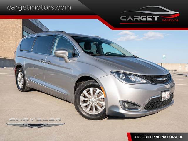 2017 Chrysler Pacifica Minivan Touring-L FWD photo